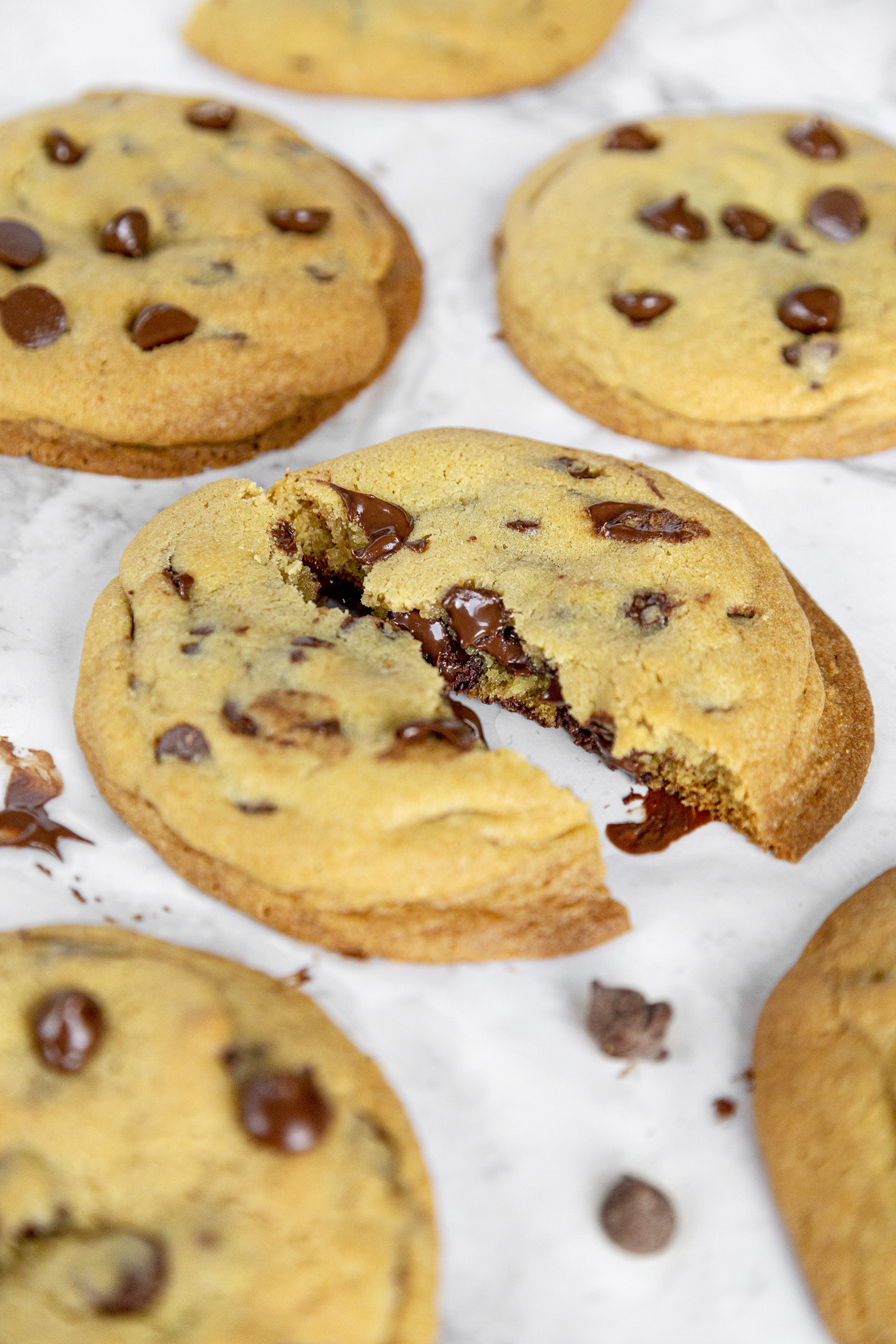 The Best Giant Chocolate Chip Cookies - Recipes - Lip-Smacking Food